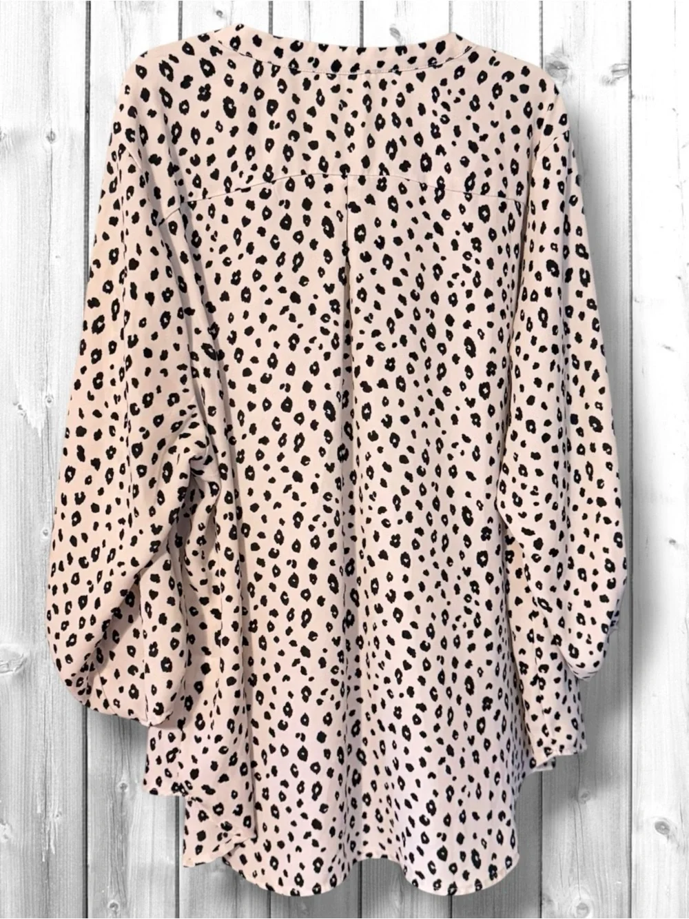 🌼Lush Blush Leopard Print Split-Neck Tunic
